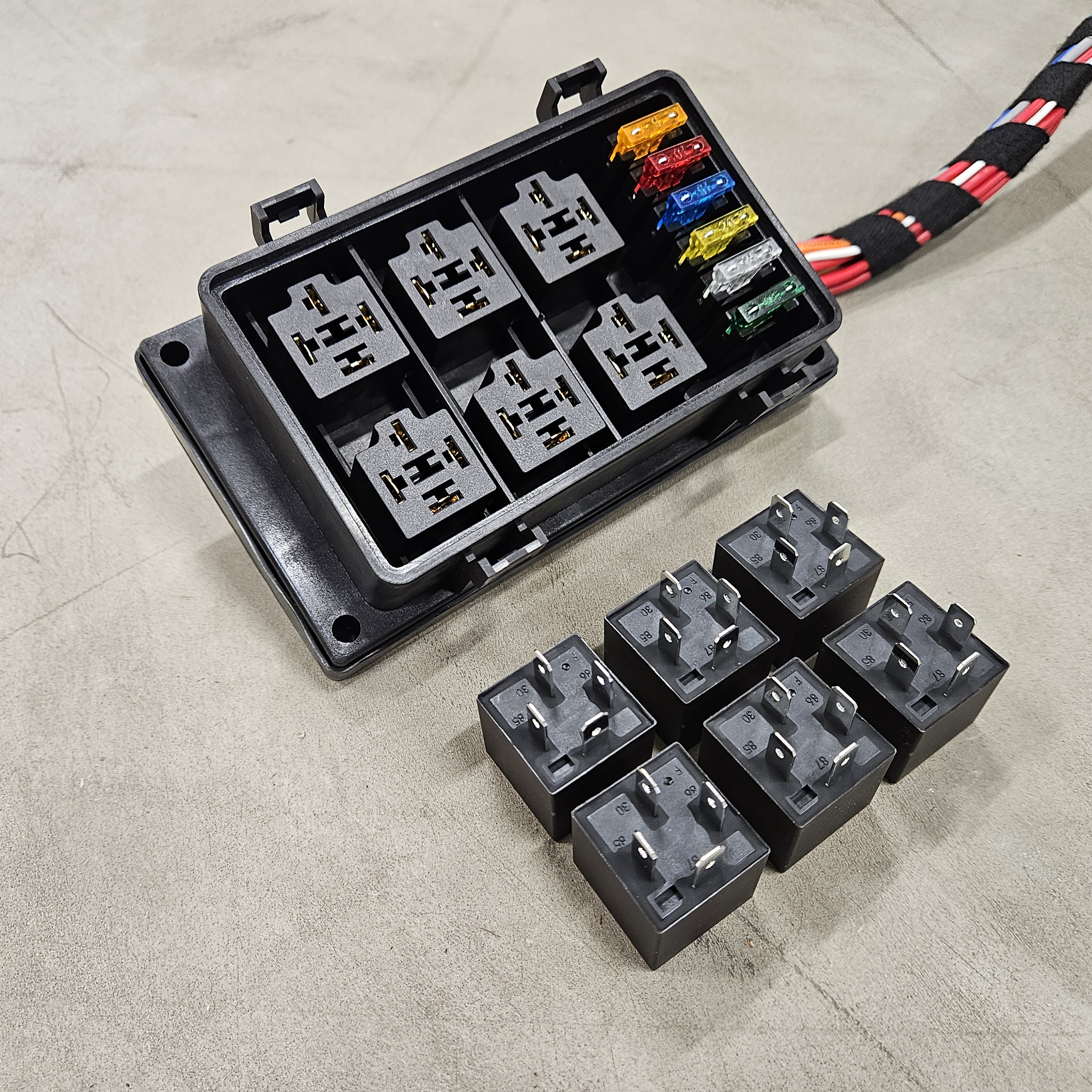 Weatherproof Relay and fuse box RB6-W (Bottom mount)