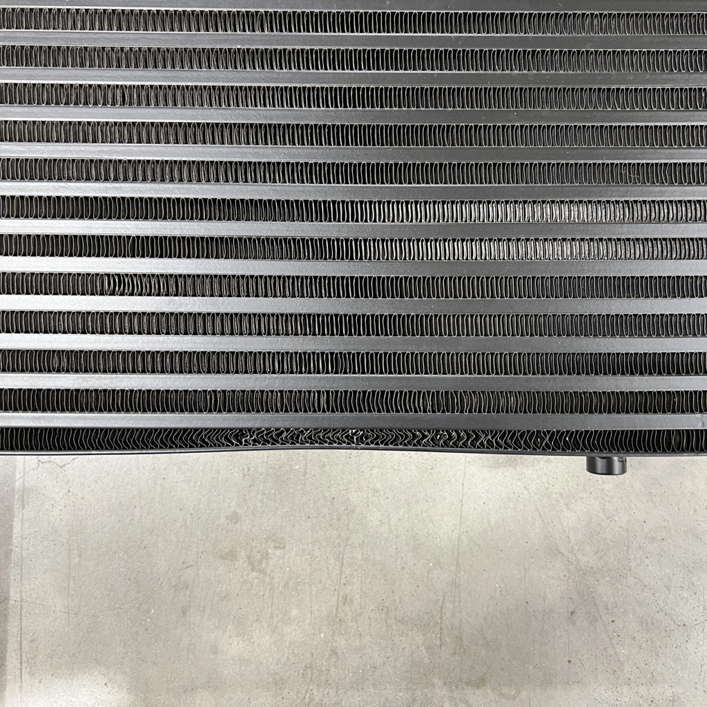 Hurricane Intercooler Black 3´ connections (78cm wide)